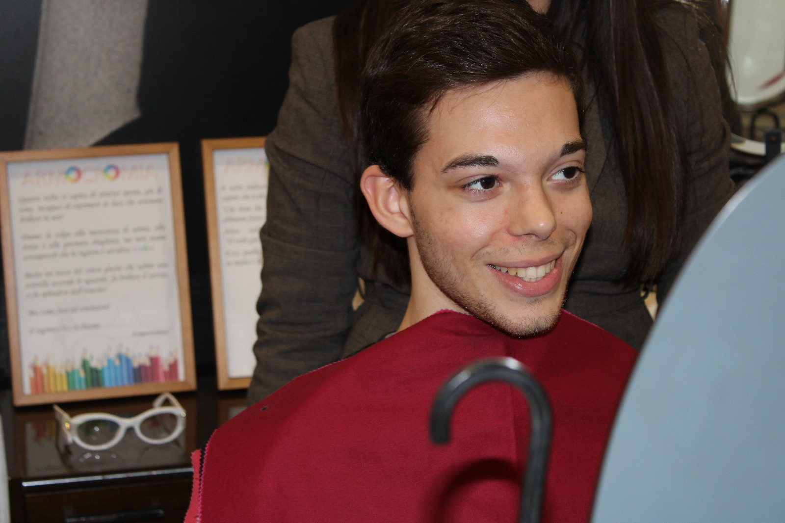 Riccardo con il drappo colorato