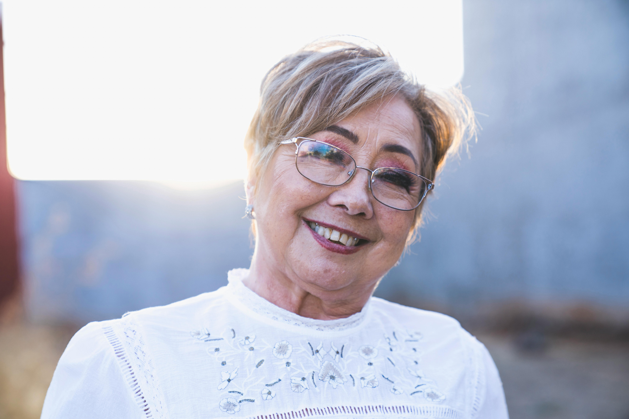 signora con occhiali progressivi